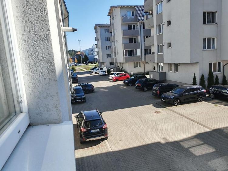 Apartament cu 3 camere decomandat în Florești