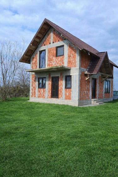 Casă cu 4 camere în Ghimpați