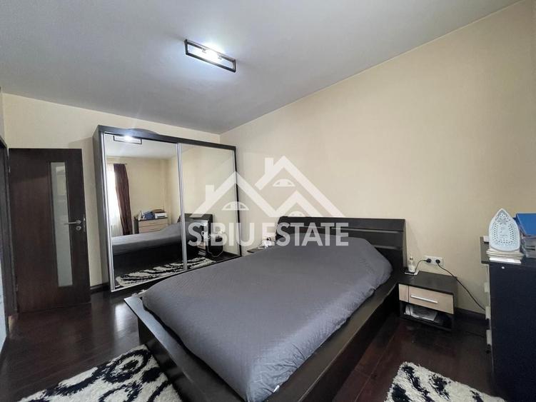 Apartament cu 3 camere decomandat, mobilat în Turnișor