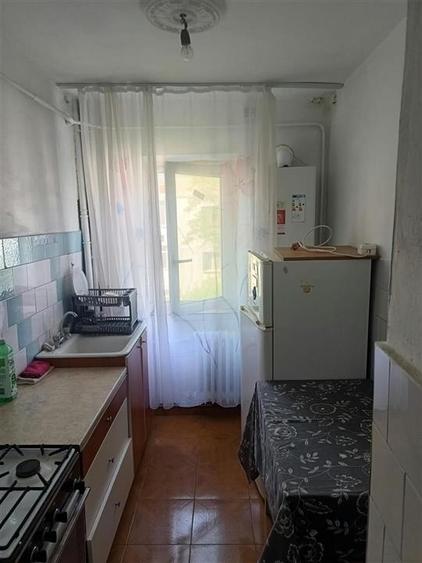 Apartament cu 2 camere semidecomandat, mobilat în Dacia
