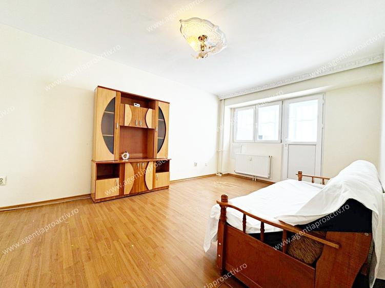 Apartament cu 2 camere decomandat în Micro 21