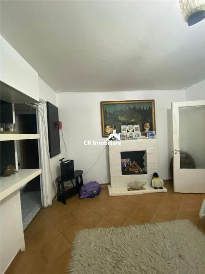 Apartament cu 3 camere semidecomandat, mobilat în Drumul Găzarului