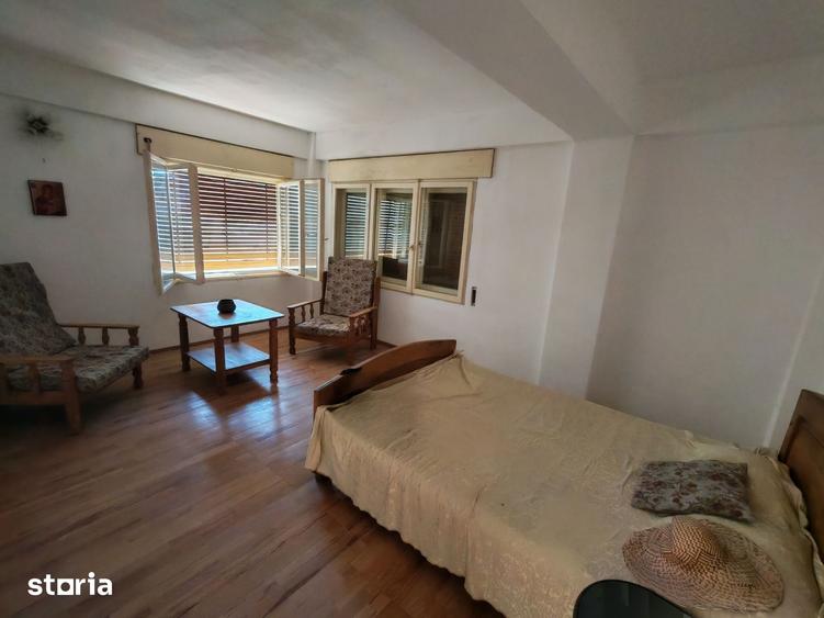 Apartament cu 4 camere decomandat în Central