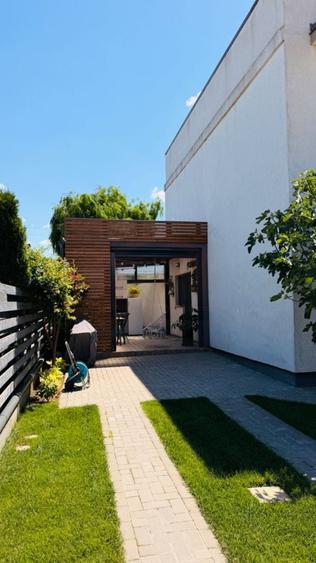Duplex cu 5 camere cu Canalizare în Nord