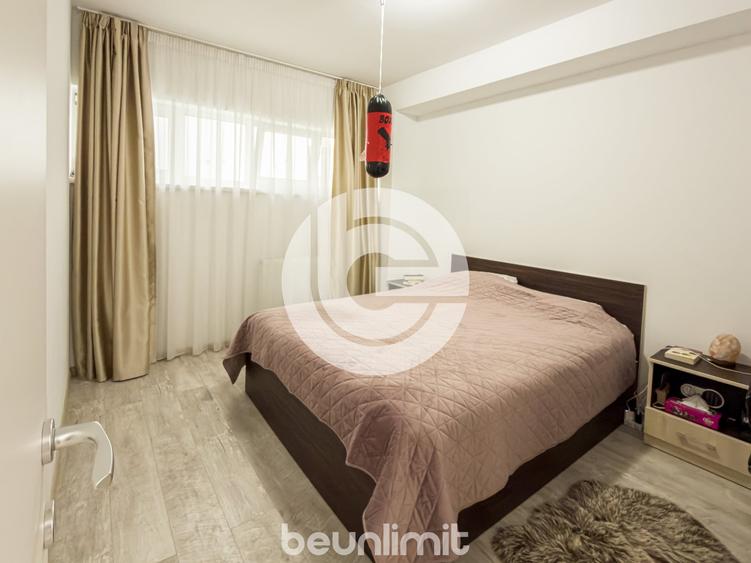Apartament cu 3 camere semidecomandat, mobilat în Piața Cluj
