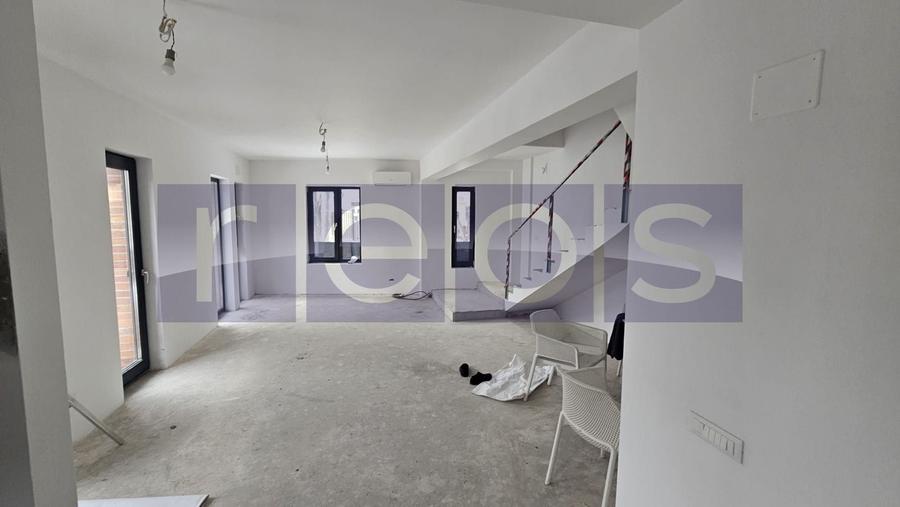 Casă individuală cu 9 camere cu Canalizare în Drumul Sării