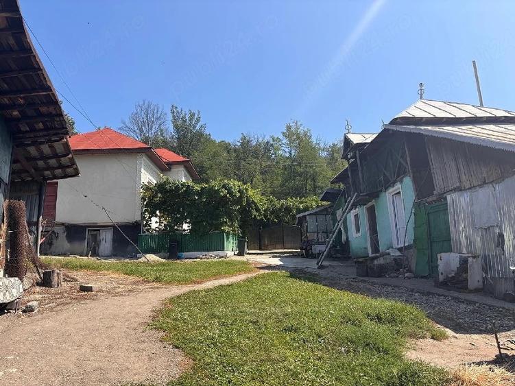 Casă cu 3 camere cu Teren 2325 Mp în Hulubești