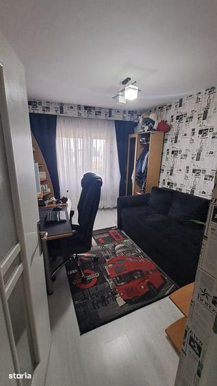 Apartament cu 4 camere decomandat în Progresul