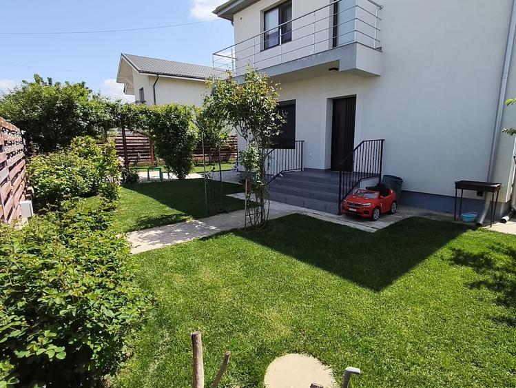 Casă individuală cu 4 camere cu Teren 380 Mp în Joița