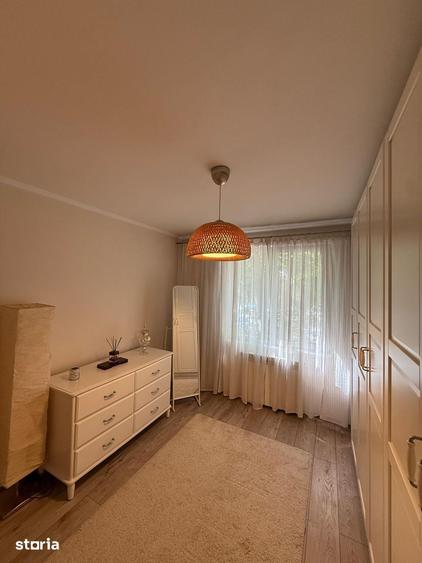 Apartament cu 3 camere semidecomandat în Rahova
