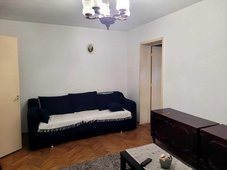 Apartament cu 3 camere semidecomandat în Brazda lui Novac