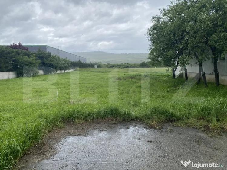 Teren de 3000 mp, în Central