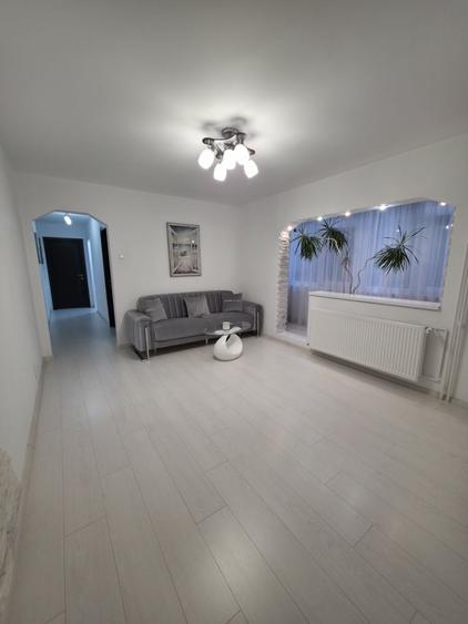 Apartament cu 3 camere semidecomandat în Gorjului