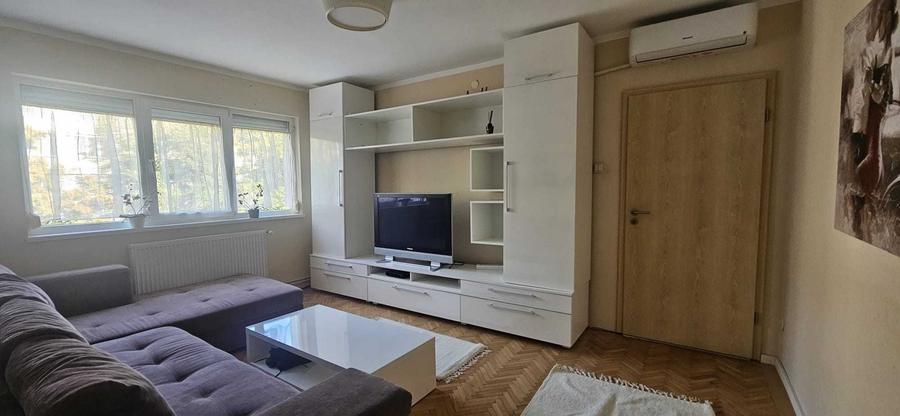 Apartament cu 3 camere semidecomandat în Olimpia-Stadion