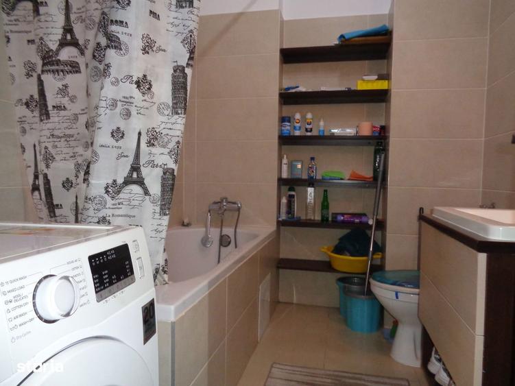 Garsonieră decomandată în UTA