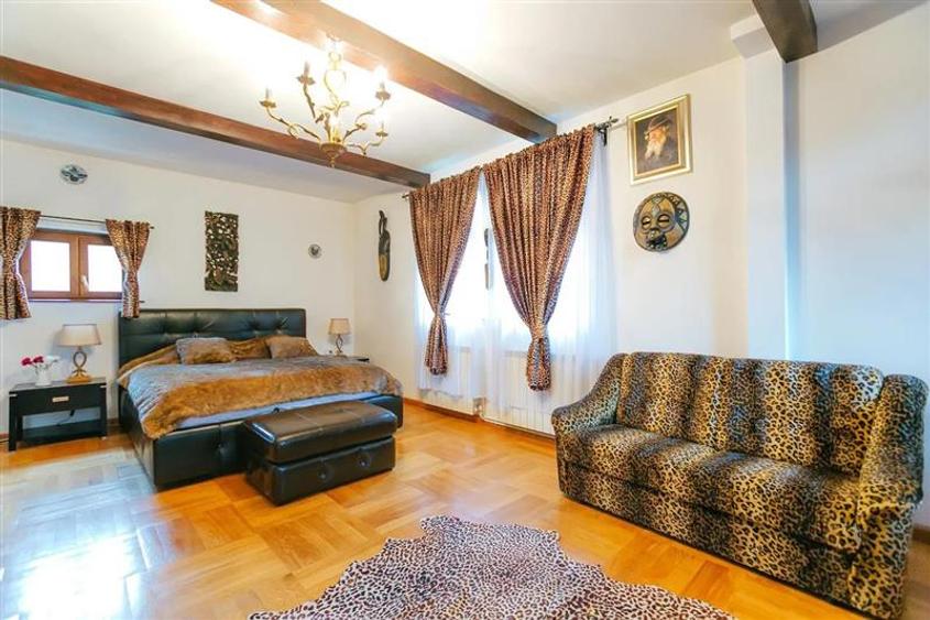 Casă cu 8 camere cu Teren 1200 Mp în Moroieni
