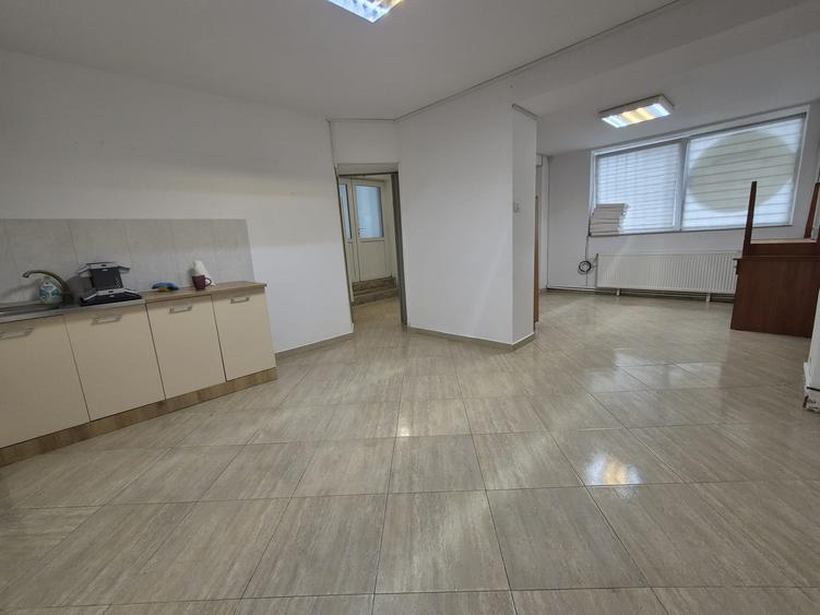 Birou, de 42 mp, în Capitol
