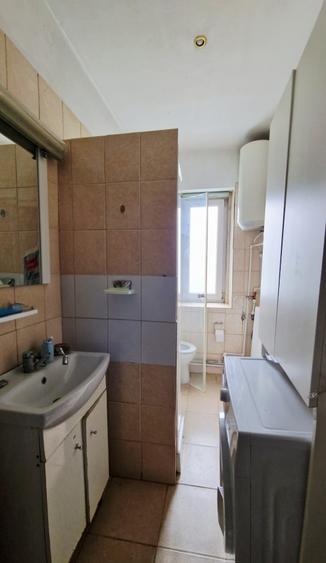 Apartament cu 5 camere semidecomandat în Dacia