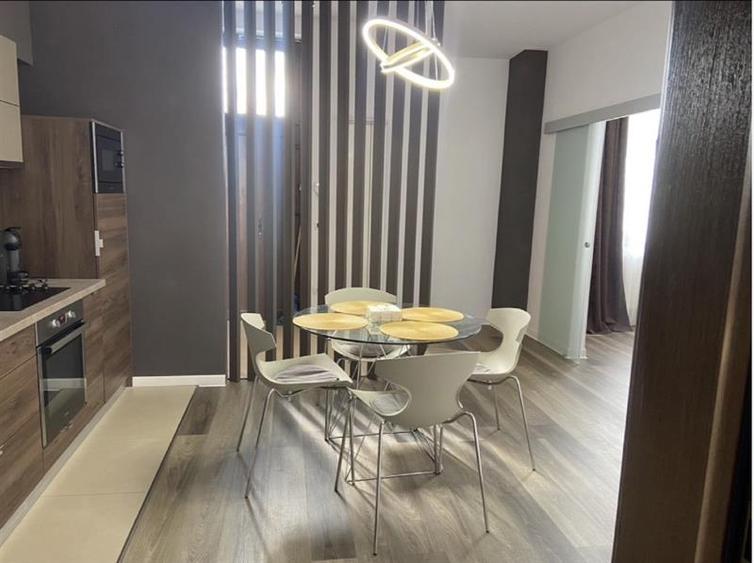 Apartament cu 3 camere decomandat, mobilat în Lipovei