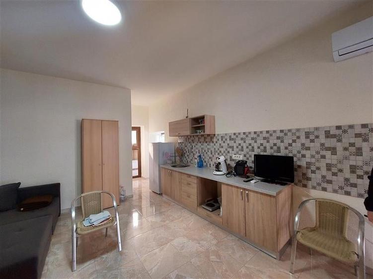 Casă individuală cu 7 camere cu Canalizare în Central