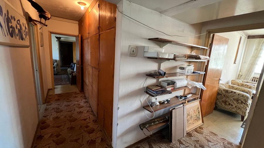 Apartament cu 4 camere semidecomandat în Gorjului