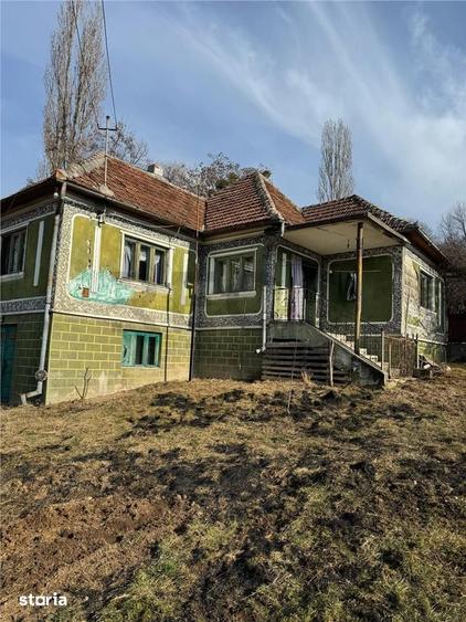 Casă cu 4 camere cu Teren 6240 Mp în Bratca