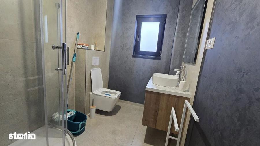 Casă cu 4 camere în Breazu
