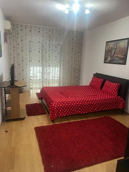 Apartament cu 3 camere decomandat în Doamna Ghica