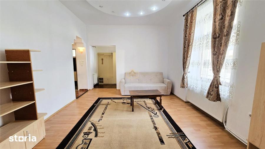 Casă cu 5 camere cu Teren 295 Mp în Central