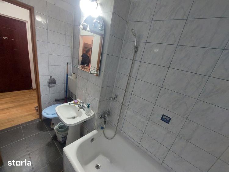 Garsonieră în Est