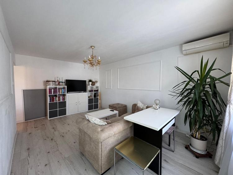 Apartament cu 3 camere decomandat, mobilat în Băneasa