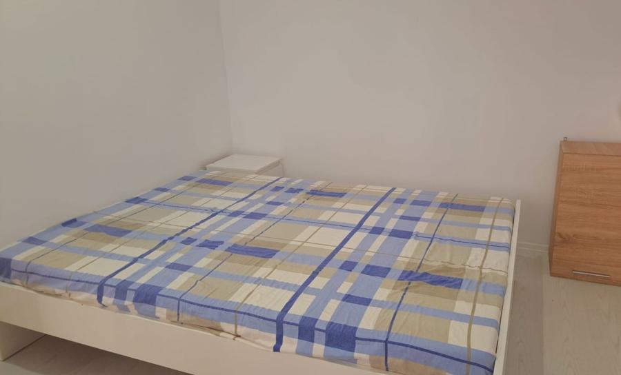 Apartament cu 2 camere semidecomandat, mobilat în Hotvon