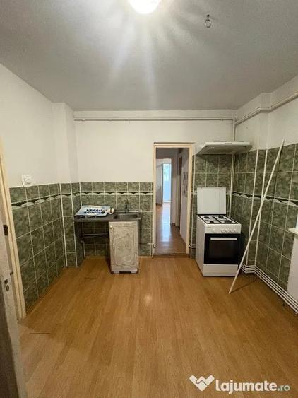 Apartament cu 2 camere decomandat în Triaj