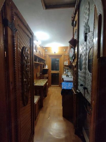 Apartament cu 3 camere decomandat în Tractorul