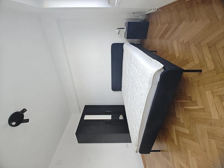 Apartament cu 4 camere semidecomandat în P-ța Victoriei