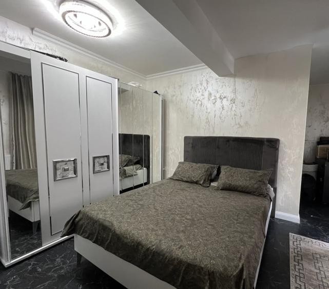 Apartament cu 3 camere decomandat în Jiului