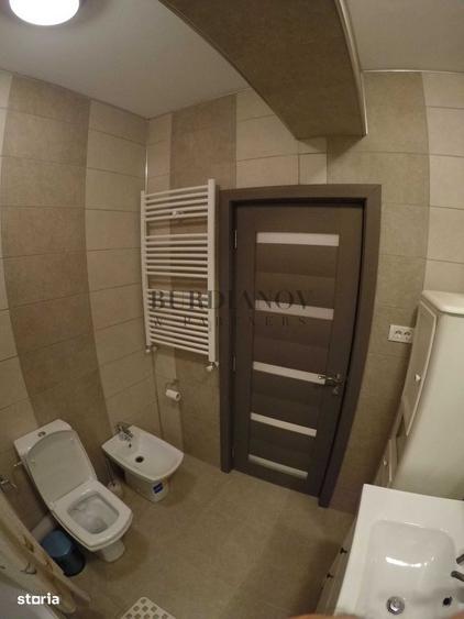 Apartament cu 6 camere decomandat în Politehnica