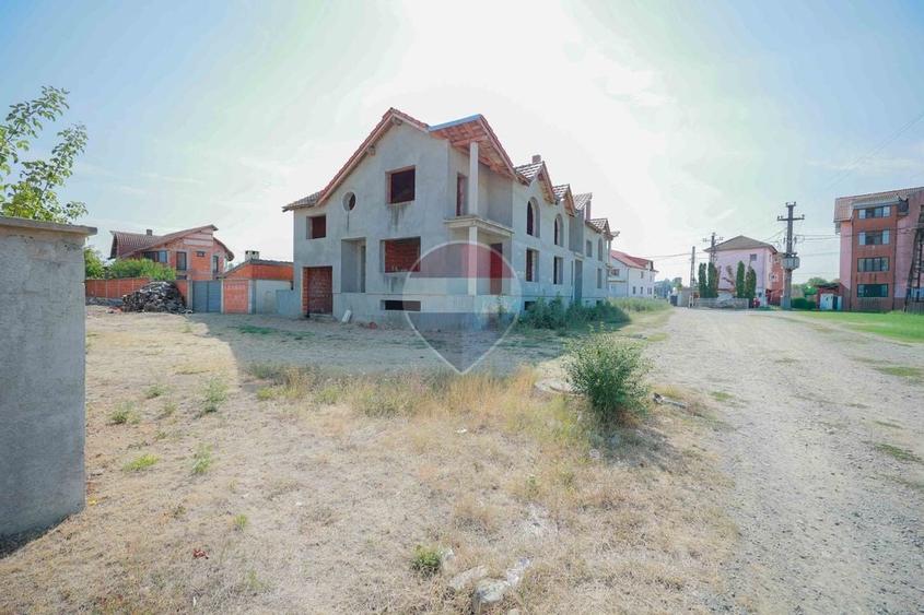 Casă cu 4 camere cu Teren 161 Mp în Central