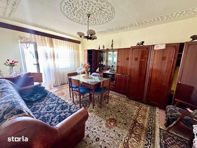 Apartament cu 4 camere decomandat în Central