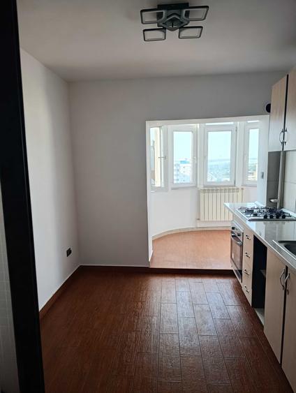 Apartament cu 3 camere decomandat în Micro 21