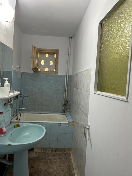 Apartament cu 3 camere semidecomandat în Găvana