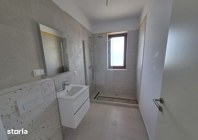 Apartament cu 3 camere în Tractorul