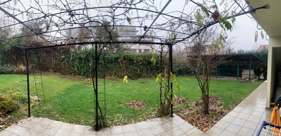 Duplex cu 10 camere cu Canalizare în Săsar