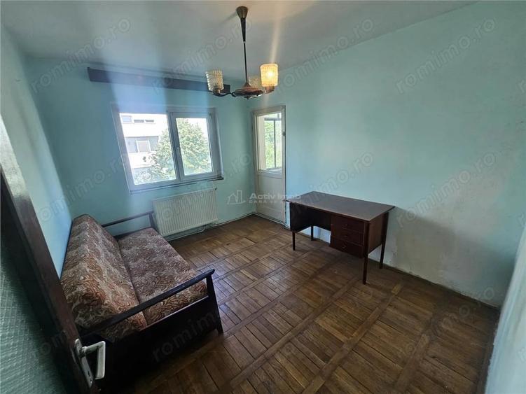 Apartament cu 4 camere decomandat, mobilat în Micro IV