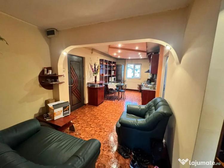 Apartament cu 4 camere decomandat, mobilat în Central