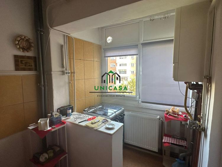 Apartament cu 3 camere decomandat, mobilat în Central