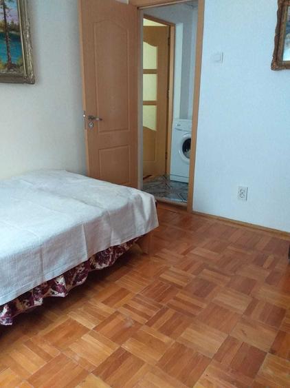 Apartament cu 3 camere semidecomandat în Crâng