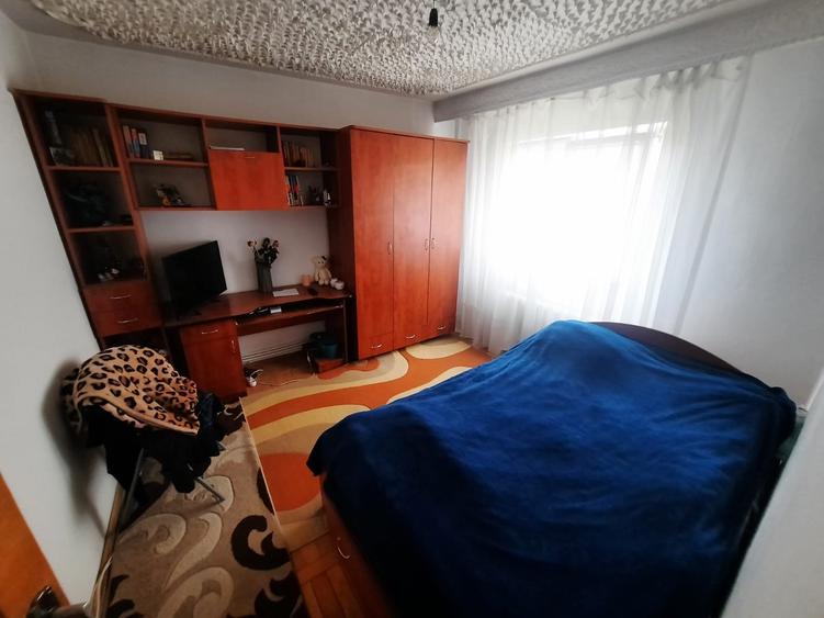 Apartament cu 4 camere decomandat, mobilat în Cug