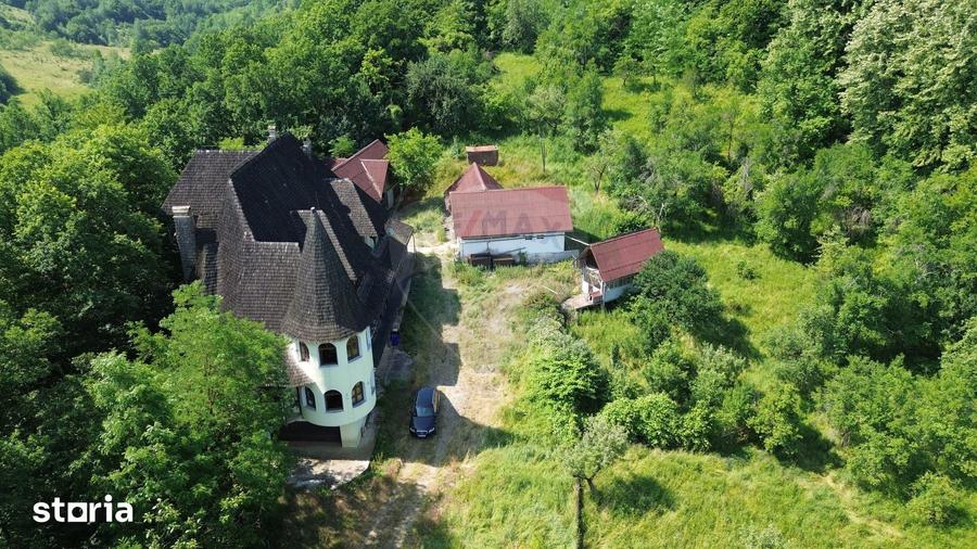 Casă cu Teren 24700 Mp în Copalnic