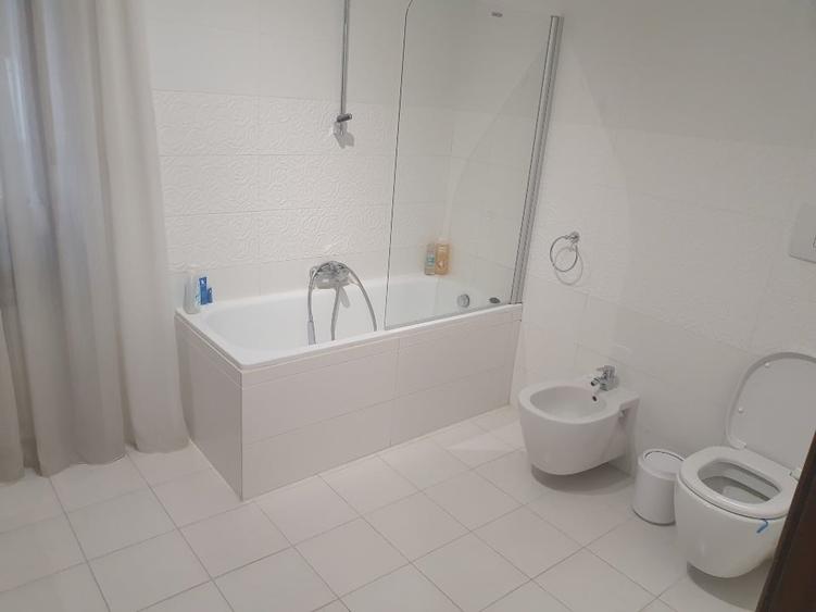 Apartament cu 4 camere decomandat, mobilat în Primăverii